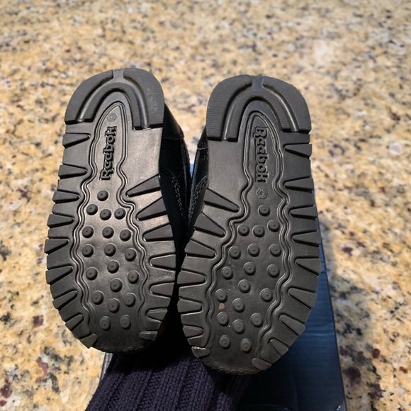 Infants Reeboks. - Picture 2 of 4